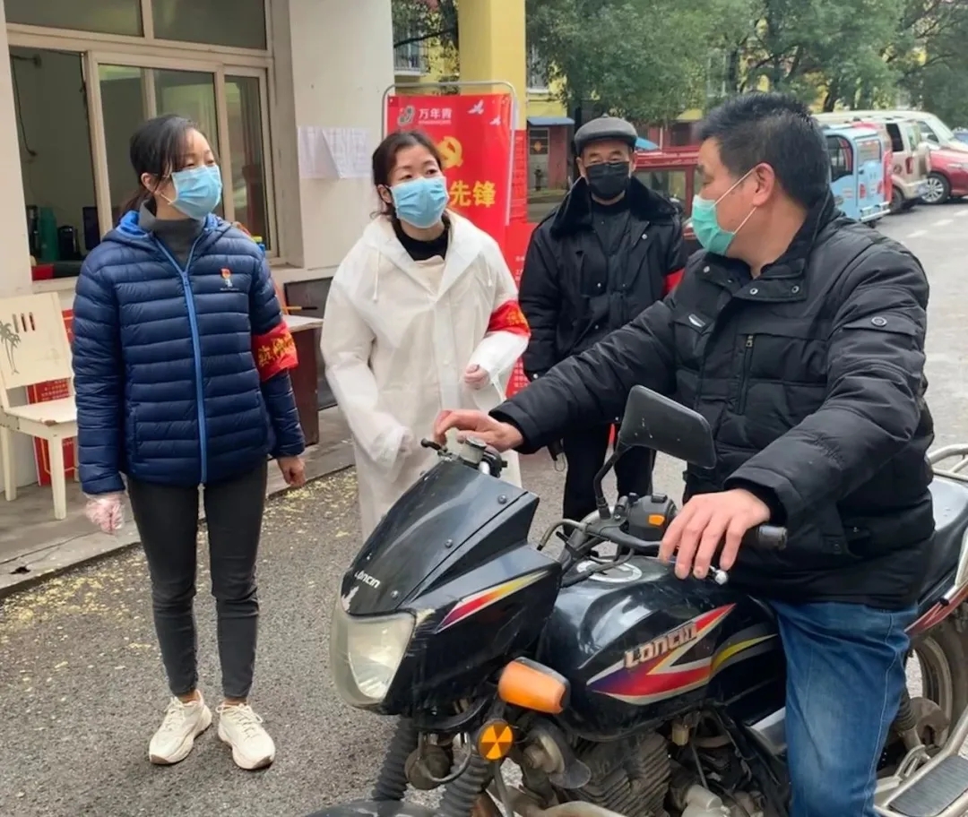 戰(zhàn)“疫”中的鏗鏘玫瑰——記玉山公司行政部/黨群工作部副部長余萍
